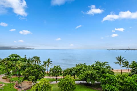 Aquarius on the Beach - Ocean Views Apartment 604, 