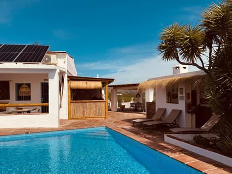 Casa Bambú Boutique Studios Andalusië with pool and Mountain Views
