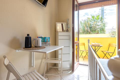 White Coral Rooms self check-in