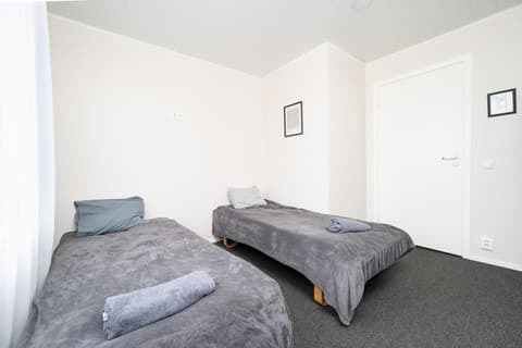 Apartment 8 - Bright 2BR Apartment, Near Centre, Airport Access
