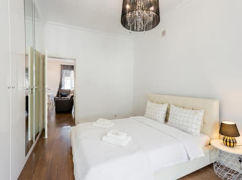 Golden Apartments Warsaw - Elegant Stay, Podwale Street