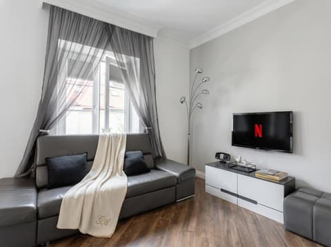 Golden Apartments Warsaw - Elegant Stay, Podwale Street