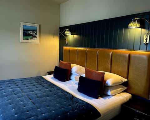 Lochside Hotel