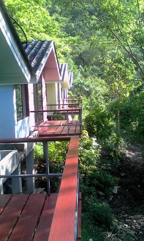 Baanrai Saiyoknoi Resort