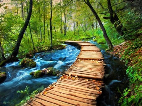 2-tägiges authentisches Dalmatien: Krka-Wasserfälle, Ätnoland und Peka-Mittagserlebnis