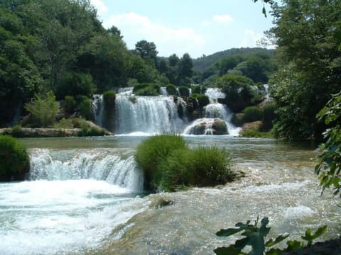 2-tägiges authentisches Dalmatien: Krka-Wasserfälle, Ätnoland und Peka-Mittagserlebnis
