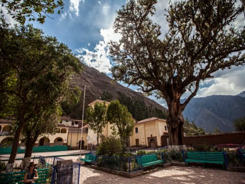 Experiencia privada de 2 días en el Valle Sagrado: Cascada, colibríes y Chinchero