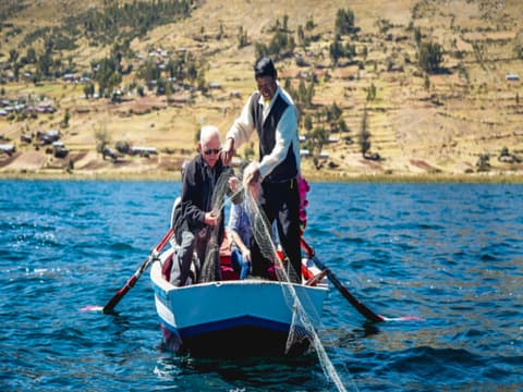 Experiencia privada de 3 días en el Lago Titicaca con comunidades locales: Luquina, Uros y Taquile
