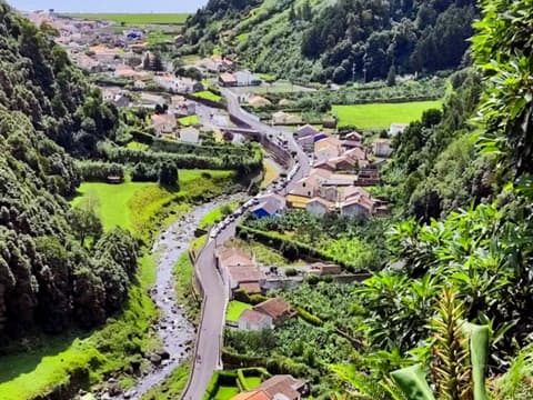 3-Day Essence of Faial: Volcanoes, Craters & Atlantic Horizons