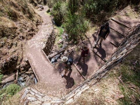 Experiencia privada de 2 días en el Valle Sagrado: Cascada, colibríes y Chinchero