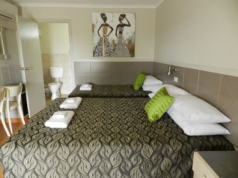 GOLDEN PALMS MOTOR INN, 