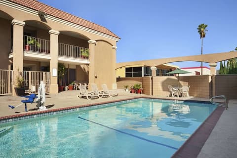 Howard Johnson By Wyndham Buena Park