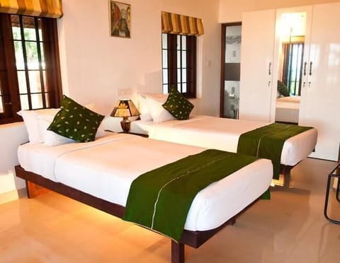 SARO LAKE COUNTY KUMARAKOM