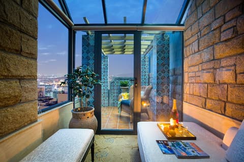 Hangzhou Hua Chen International