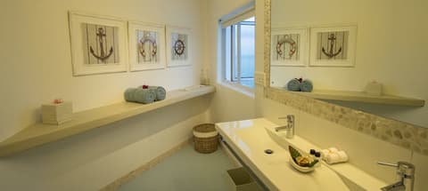 Santorini Mozambique, Quarto