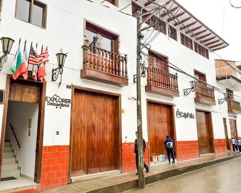 Hotel Explorer Deluxe, 