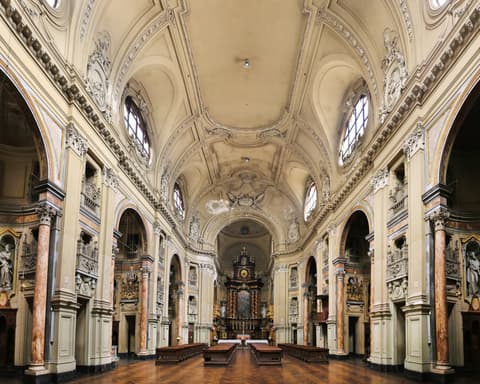 From the Alps to the Waves: Turin and private mini cruise