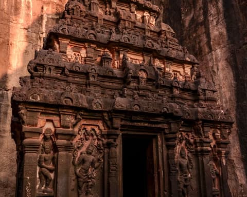 Extensión a Aurangabad: Los Santuarios Sagrados de Ajanta y Ellora