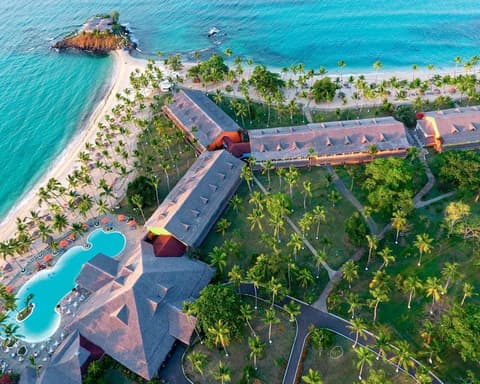 MADAGASCAR: BRAVO PREMIUM ANDILANA BEACH