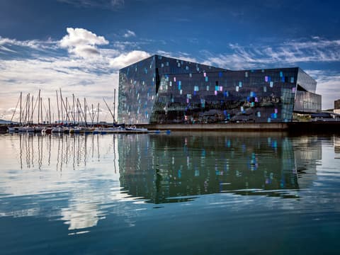 Islandia Mística: Naturaleza y Bienestar