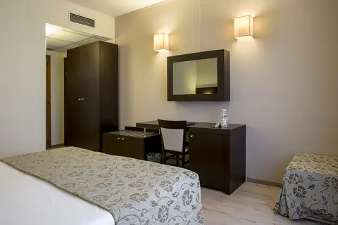 Hotel Executive, Room