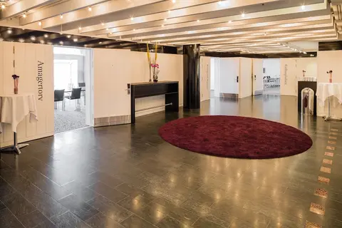 Imperial Hotel, Lobby