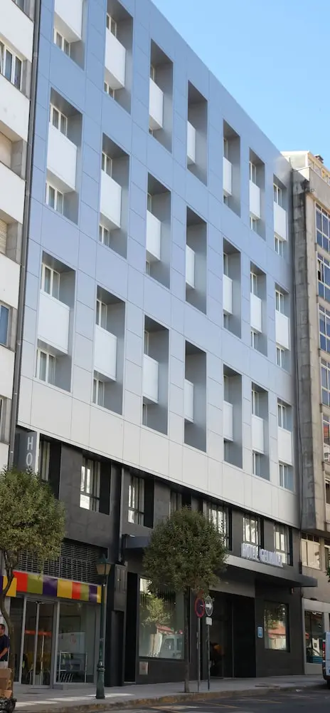 Hotel Gelmírez, Front of property