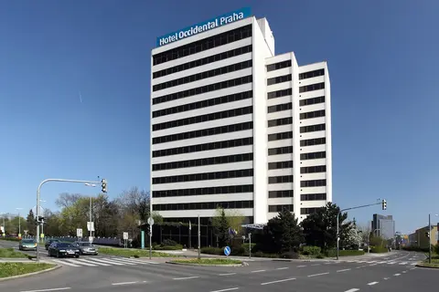 Occidental Praha, Front of property