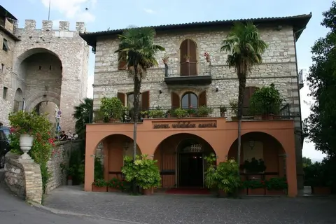 Windsor Savoia, Exterior