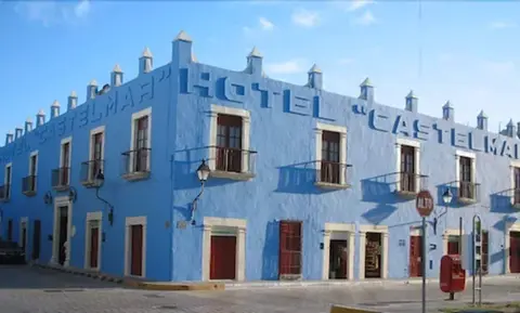 Hotel Castelmar, Front of property