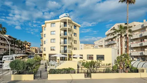 Rina Hotel, Front of property