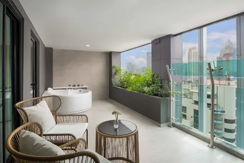 Solitaire Bangkok Sukhumvit 11