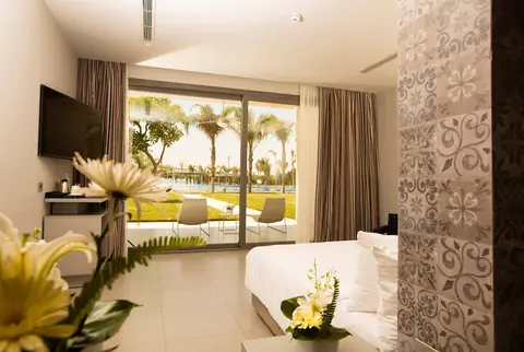 Dusit Thani LakeView Cairo