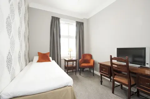 Dr. Holms Hotel, Room