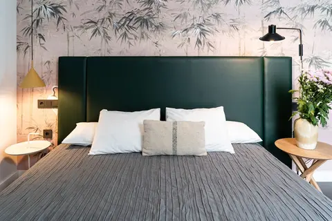 Welldone Quality - Crystal Pool, Room