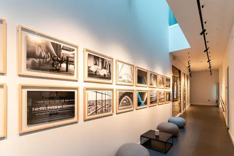 Welldone Quality - Crystal Pool, Lobby