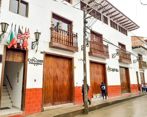 Hotel Explorer Deluxe