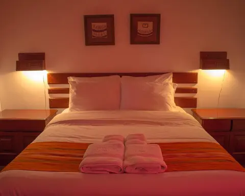 Hotel Explorer Deluxe