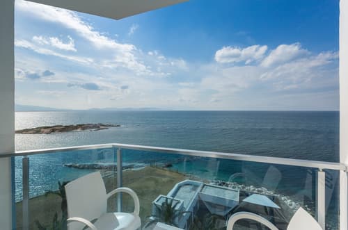 Le Bleu Hotel & Resort, 