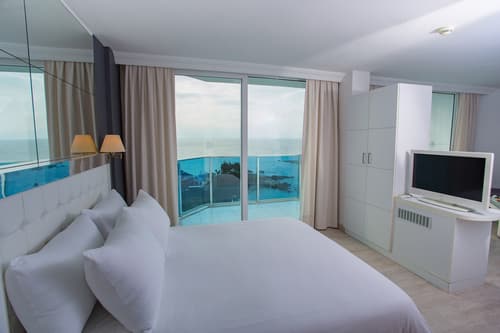 Le Bleu Hotel & Resort