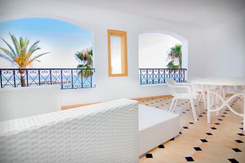 Park Plaza Suites