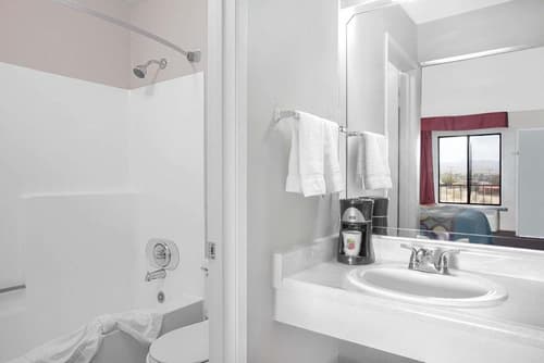 Super 8 By Wyndham Barstow, 