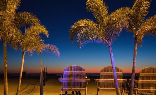 Postcard Inn On The Beach