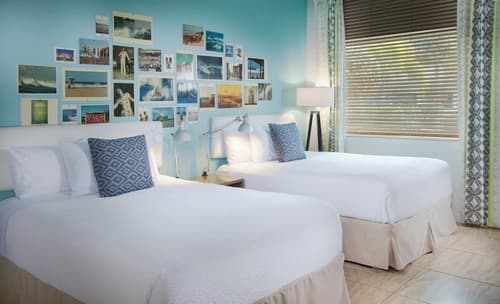 Postcard Inn On The Beach