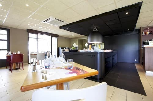 Campanile Aix En Provence Ouest - Jas De Bouffan, 