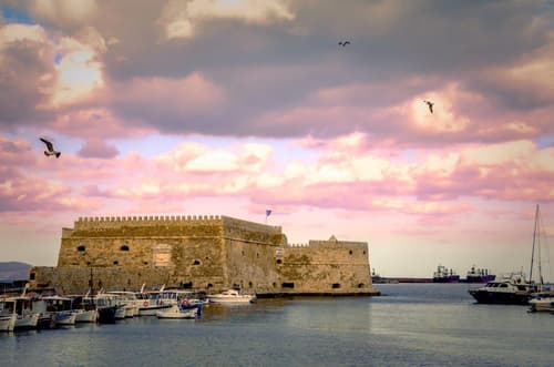 Crete Island Escape: Explore & Experience, French-speaking guide