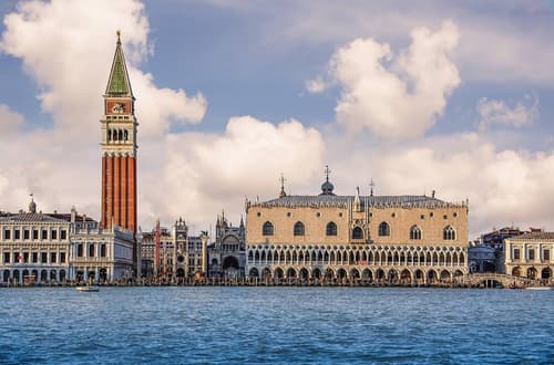 Escapadas italianas Casanova Break con Alojamiento en Venecia Isla 3 Días/2 Noches 1a Categoría 