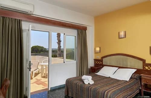 Hostal Illes Pitiüses