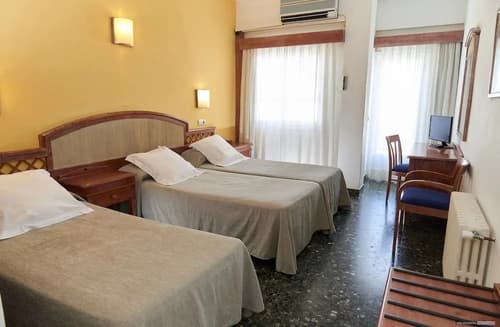 Hostal Illes Pitiüses