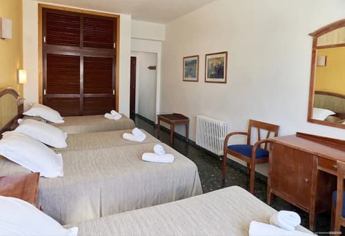 Hostal Illes Pitiüses, 